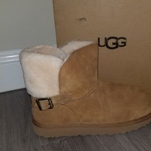 Ugg

KAREL BOOTIE